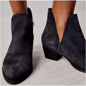 NEW Free People Charm Double-V Ankle Bootie in Navy Suede Size 9 US 39 EU